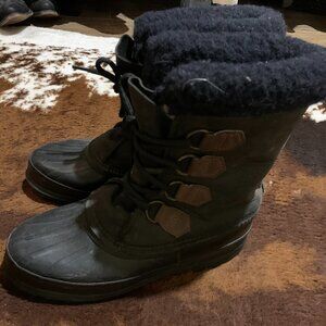 Black Sorel boots, women size 8